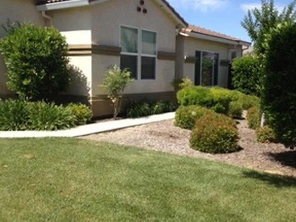 809 El Tesoro Ln, Los Banos, CA 93635