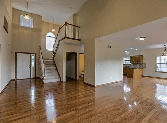 2nd image of 1313 SE Rosehill Dr