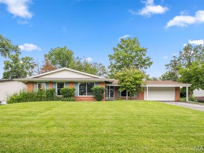 12141 Land O Lakes Dr, Saint Louis, MO, 63146