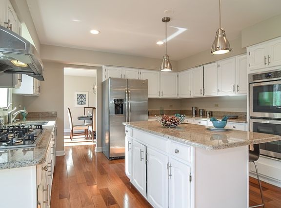 4th image of 517 Foxdale Ln