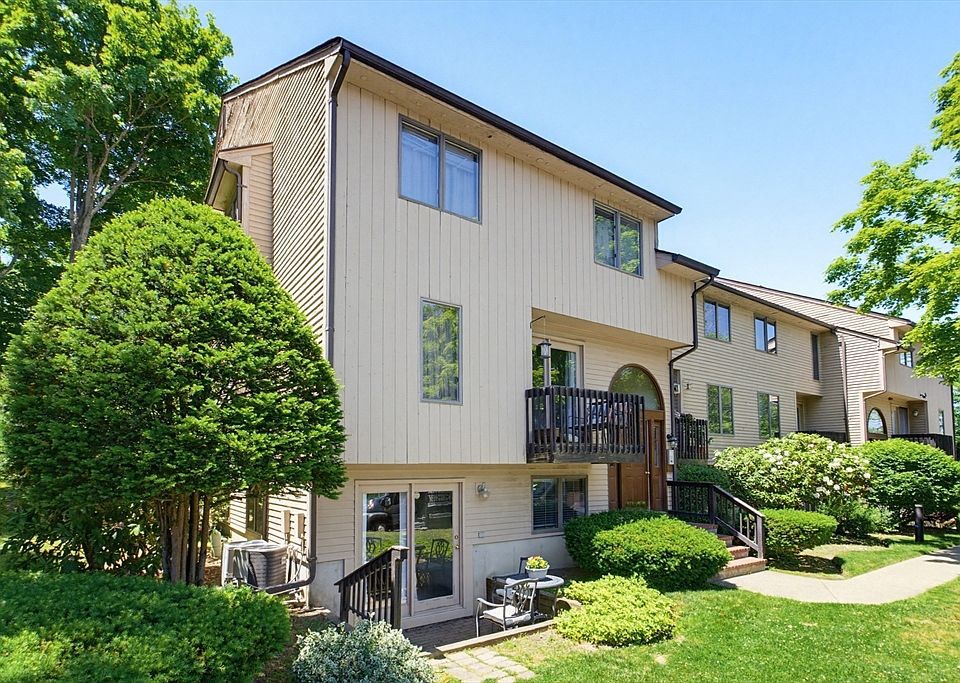 1st image of 880 Landry Ave Unit 1