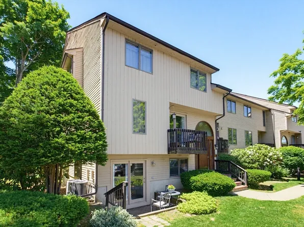 880 Landry Ave Unit 1, North Attleboro, MA 02760
