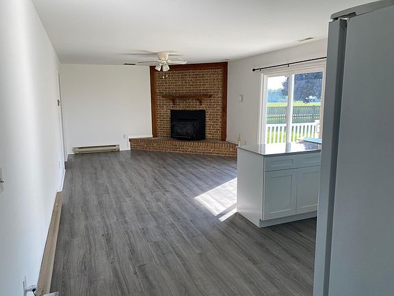 Family room w/cozy fireplace