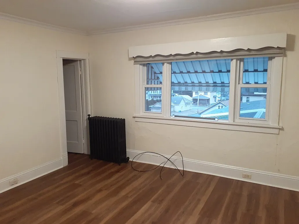 Building Photo - 136 W Morton St #2