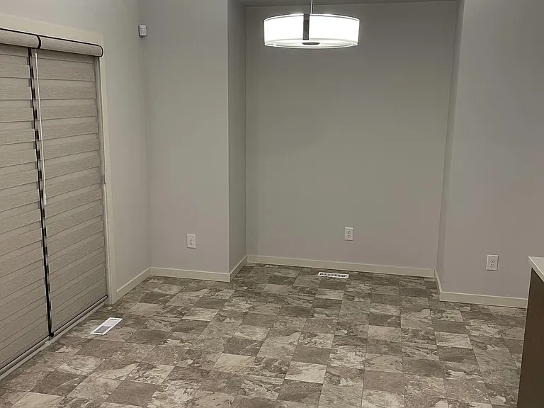 114 Douglas Henning Bay — Photo 13