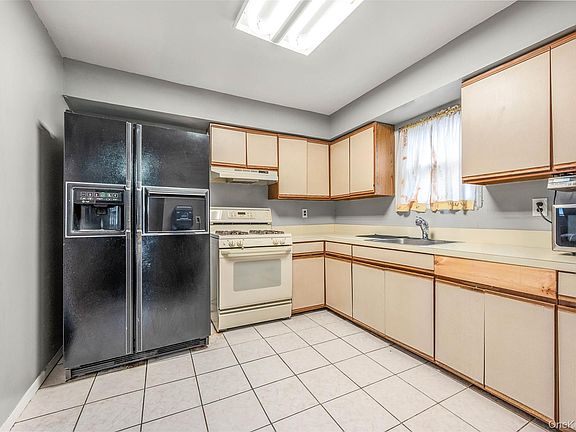4th image of 13214 Farmers Boulevard
