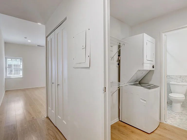 Franklin House Apartments — Photo 12