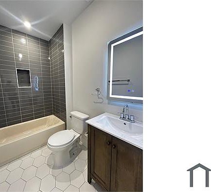 4th image of 2427 Nicholas St #2