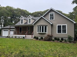 42 Homestead Ave, Westhampton Beach, NY 11978
