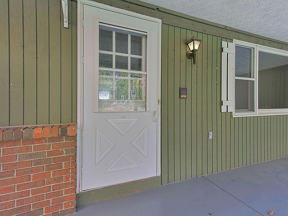 3rd image of 94 Glenn Dr SW