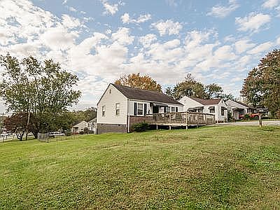 2nd image of 2000 Amanda Ct