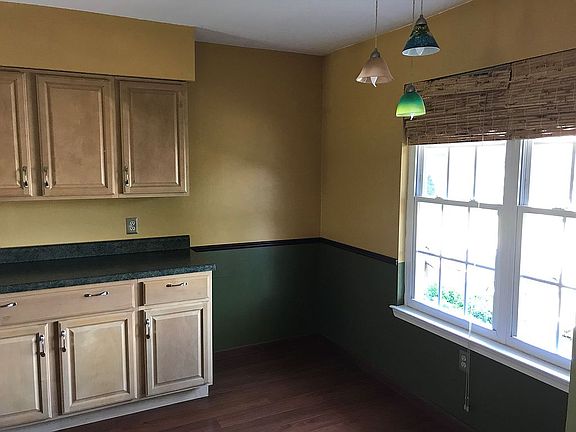 Kitchen with breakfast nook