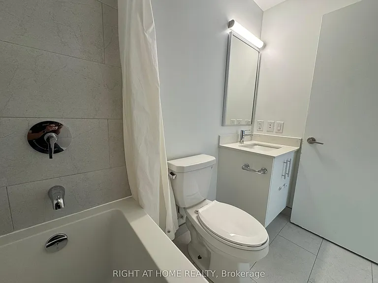 3 Strathgowan Ave #202 — Photo 27