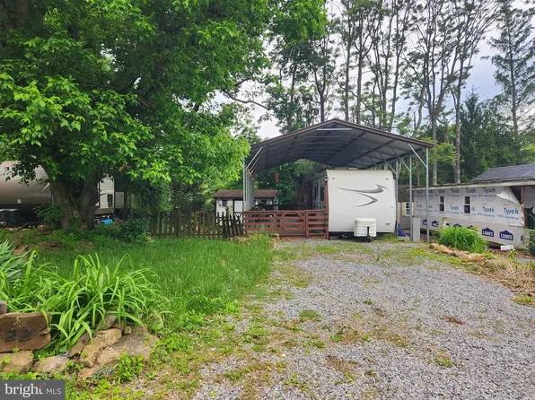 22 Park Dr, Falling Waters, WV 25419