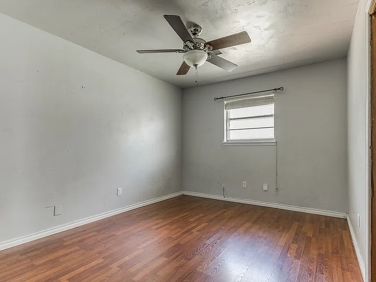 105 Paul Ave — Photo 25
