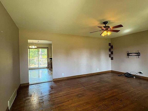 2nd image of 408 Oakhurst AVENUE
