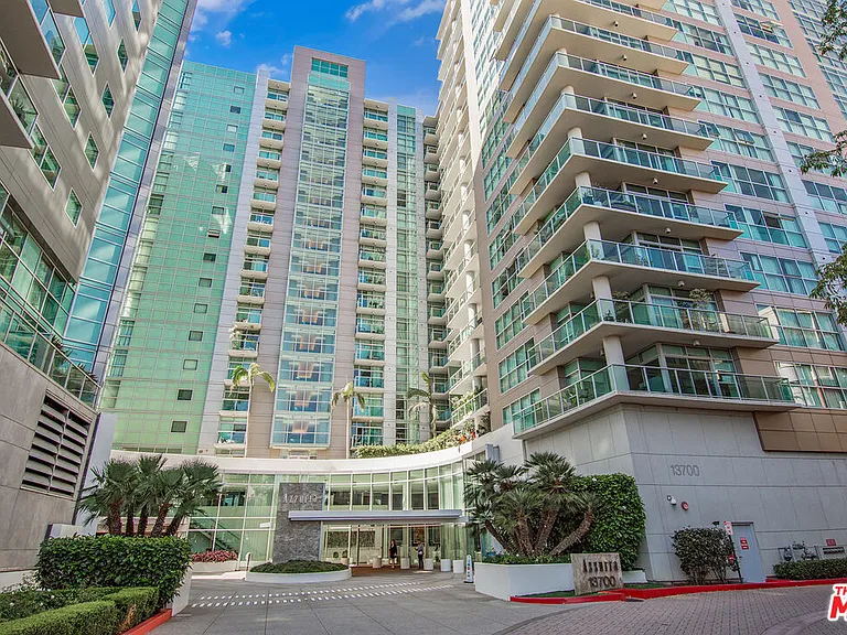 13700 Marina Pointe Dr #1206 — Photo 12