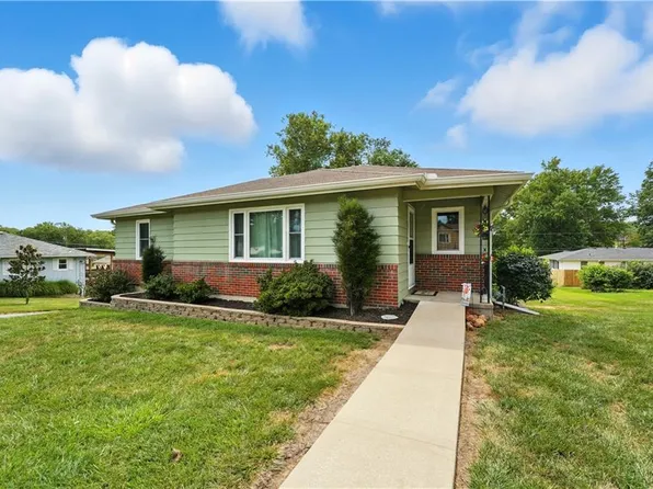 1815 High St, Leavenworth, KS 66048