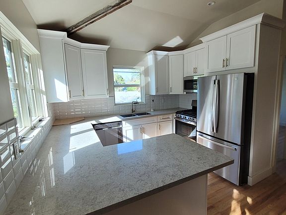 2nd image of 1233 Laurel St #1239A