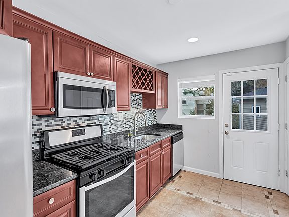 3rd image of 7013 Lansdale St