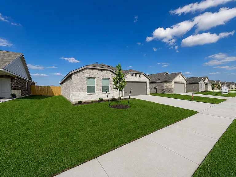 15020 Reyes Rd — Photo 2