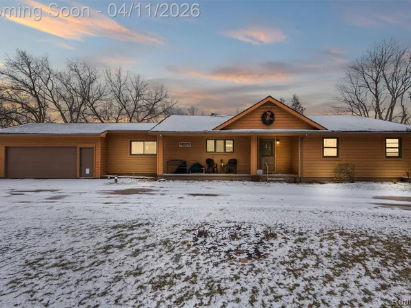 9130 Bayfield Ln, Brighton, MI 48116
