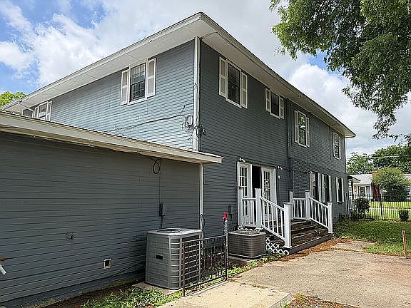 4th image of 702 N 13th Ave