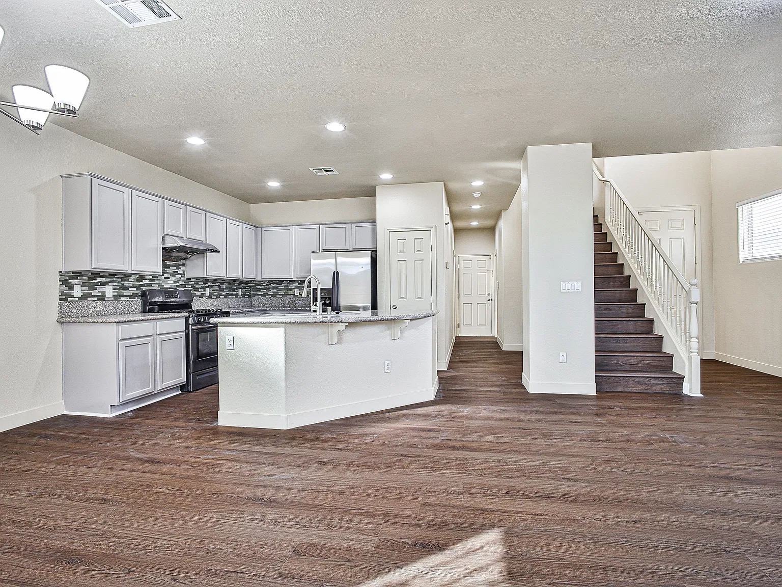 4 bed, 2127 sqft, $2,250 — Photo 1