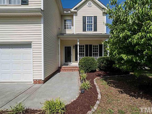3rd image of 916 Siena Dr