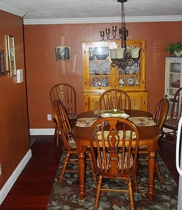 4th image of 4250 Selkirk Ave
