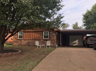 608 Highland Dr, Waukomis, OK 73773