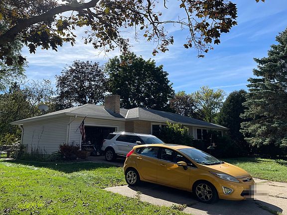 3rd image of 2488 Holloway Ave E