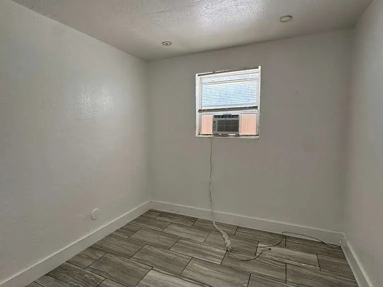 529 Lucy St #5 — Photo 8
