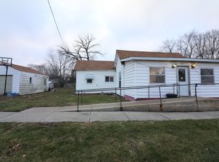 801 Bloomington St, Dewitt, IL 61735