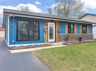 124 Grady Dr, Bolingbrook, IL 60440