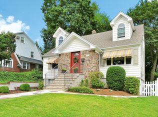 32 Grandview Ave, Glen Rock, NJ 07452