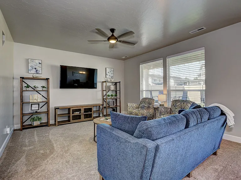 2580 E Blackstone Dr — Photo 10