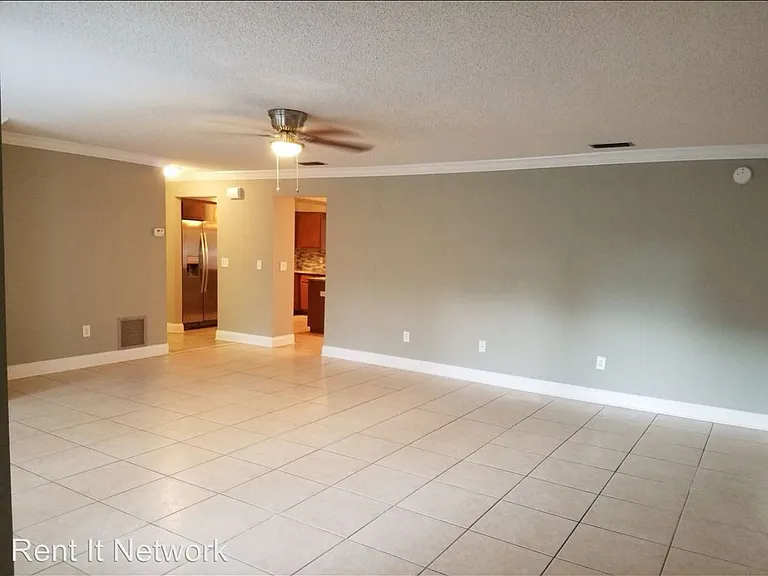 2205 Cypress Point Dr E — Photo 3