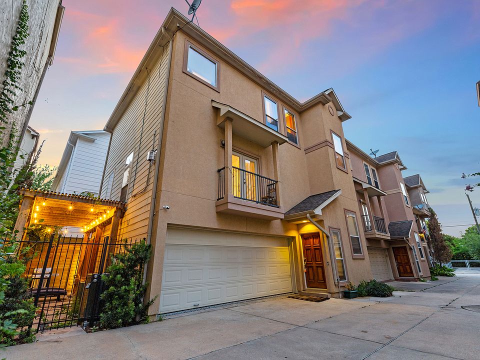 House is located at the end of driveway so you are able to park in front of the house and in garage