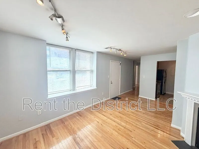 2 bed, 1.0 bath, 716 sqft, $3,250 — Photo 4