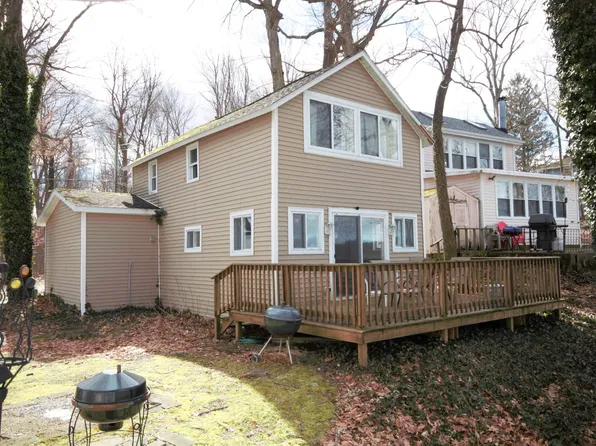 33070 Hunt Dr, Dowagiac, MI 49047