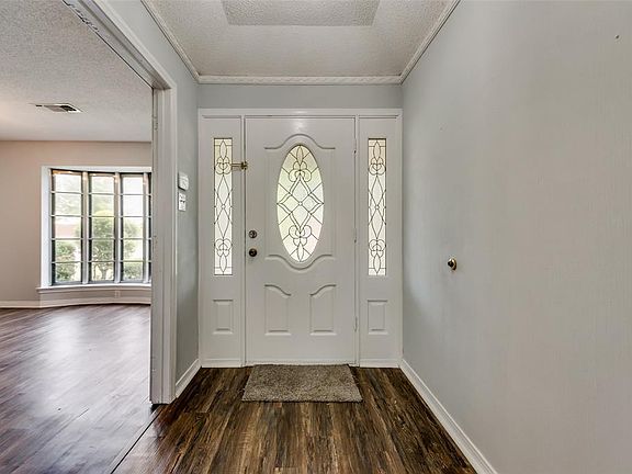 3rd image of 412 Park Bend Dr