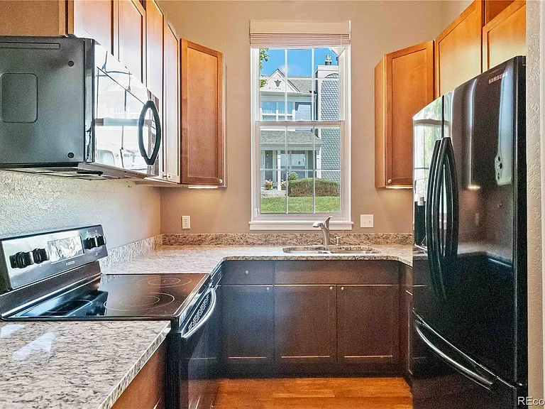 19713 Applewood Ct — Photo 10