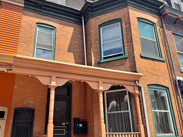 1103 W Linden St — Photo 1