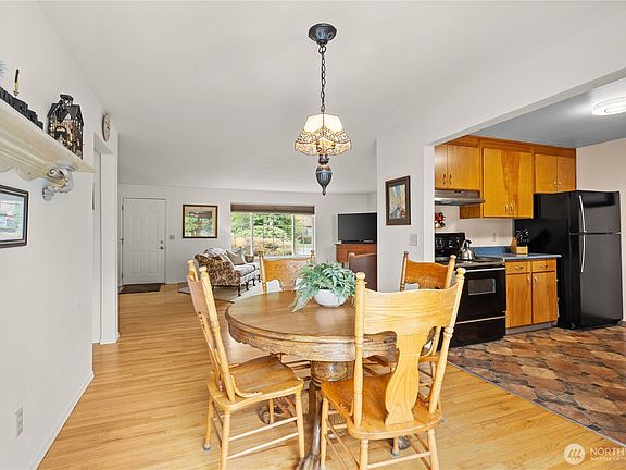 4th image of 8715 18th Avenue E
