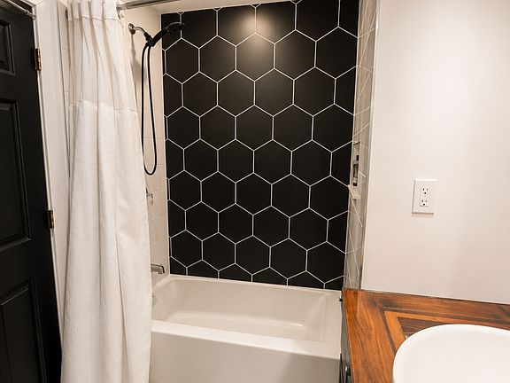 5th image of 2031 Dowd Ave #2032