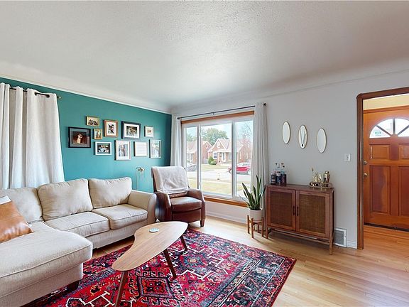 2nd image of 6011 Hampstead Ave