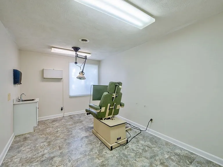 400 West St #2 — Photo 19