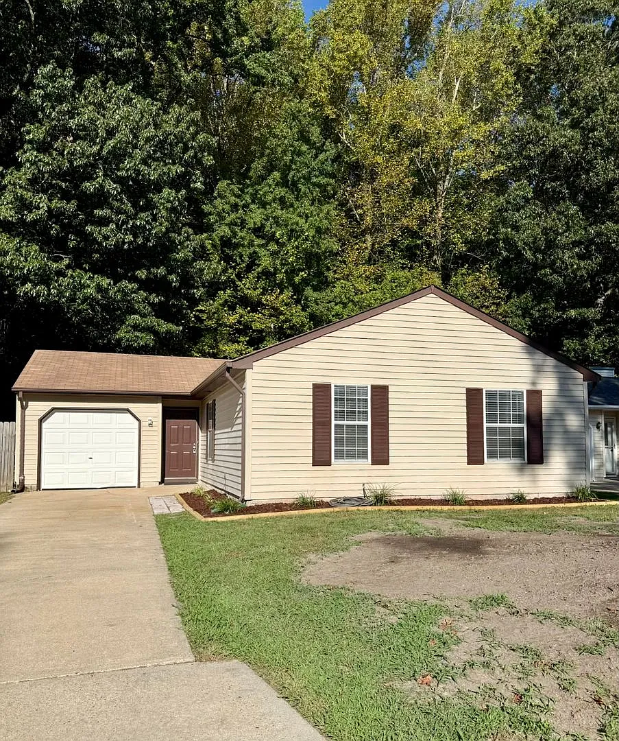 Completely Updated 3bd/2BA Home mins from Dam Neck/Oceana Bases! With Garage!! — Photo 2