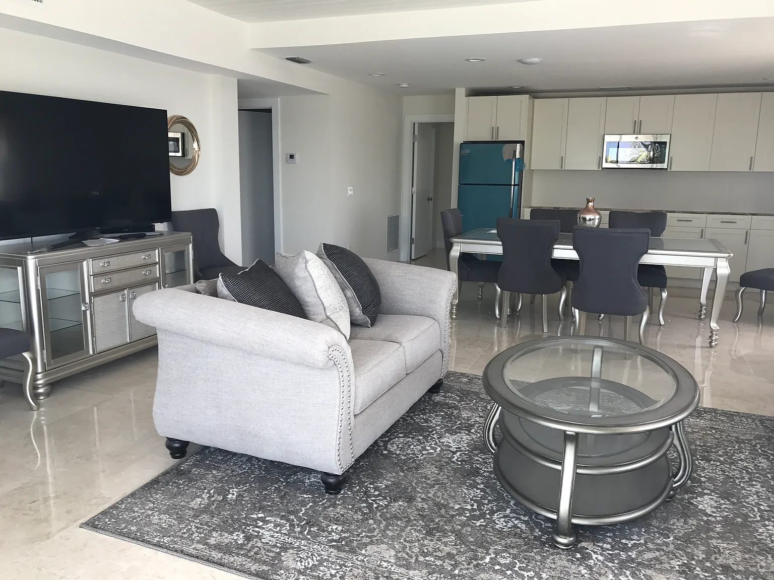 3 bed, 2700 sqft, $5,800 — Photo 4
